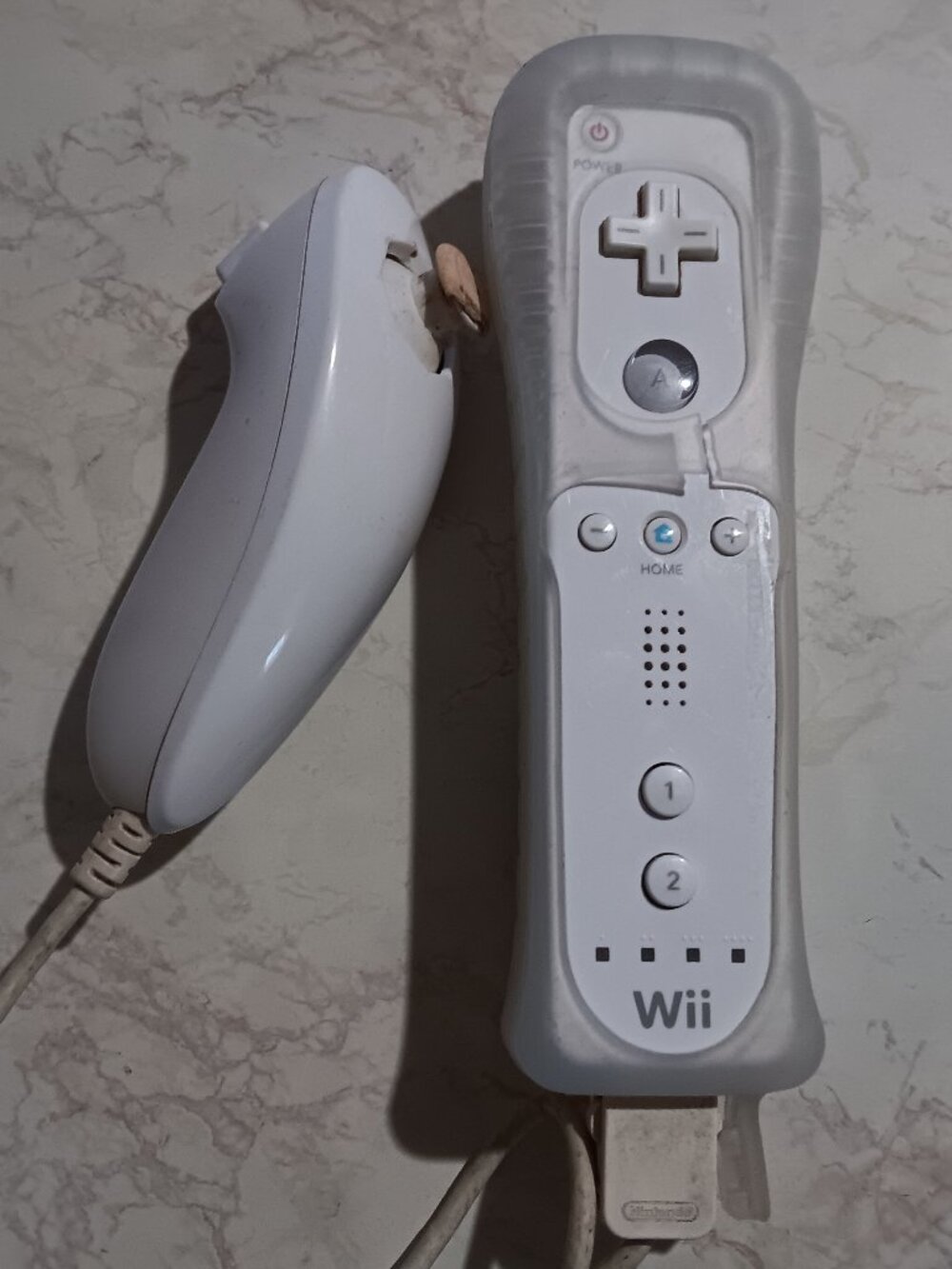 Wii BUNDLE OEM White Remote + White Nunchuck + Silicone Sleeve
